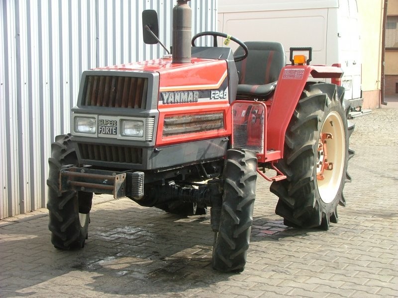 Mini traktorek Yanmar F24, 24KM, 4x4 — zdjęcie 5