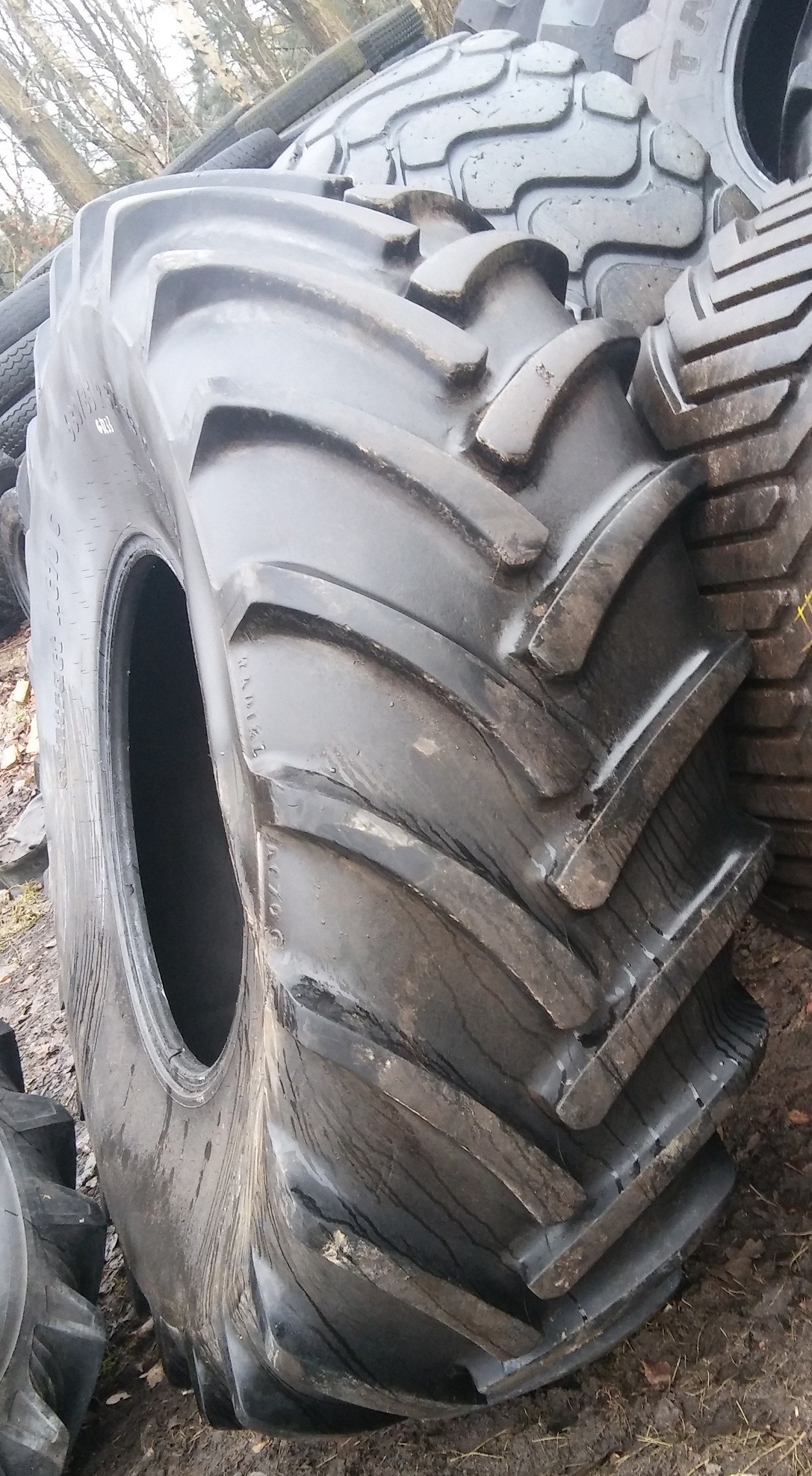 (G1222) Opona 680/85 R32 Continental  — zdjęcie 1