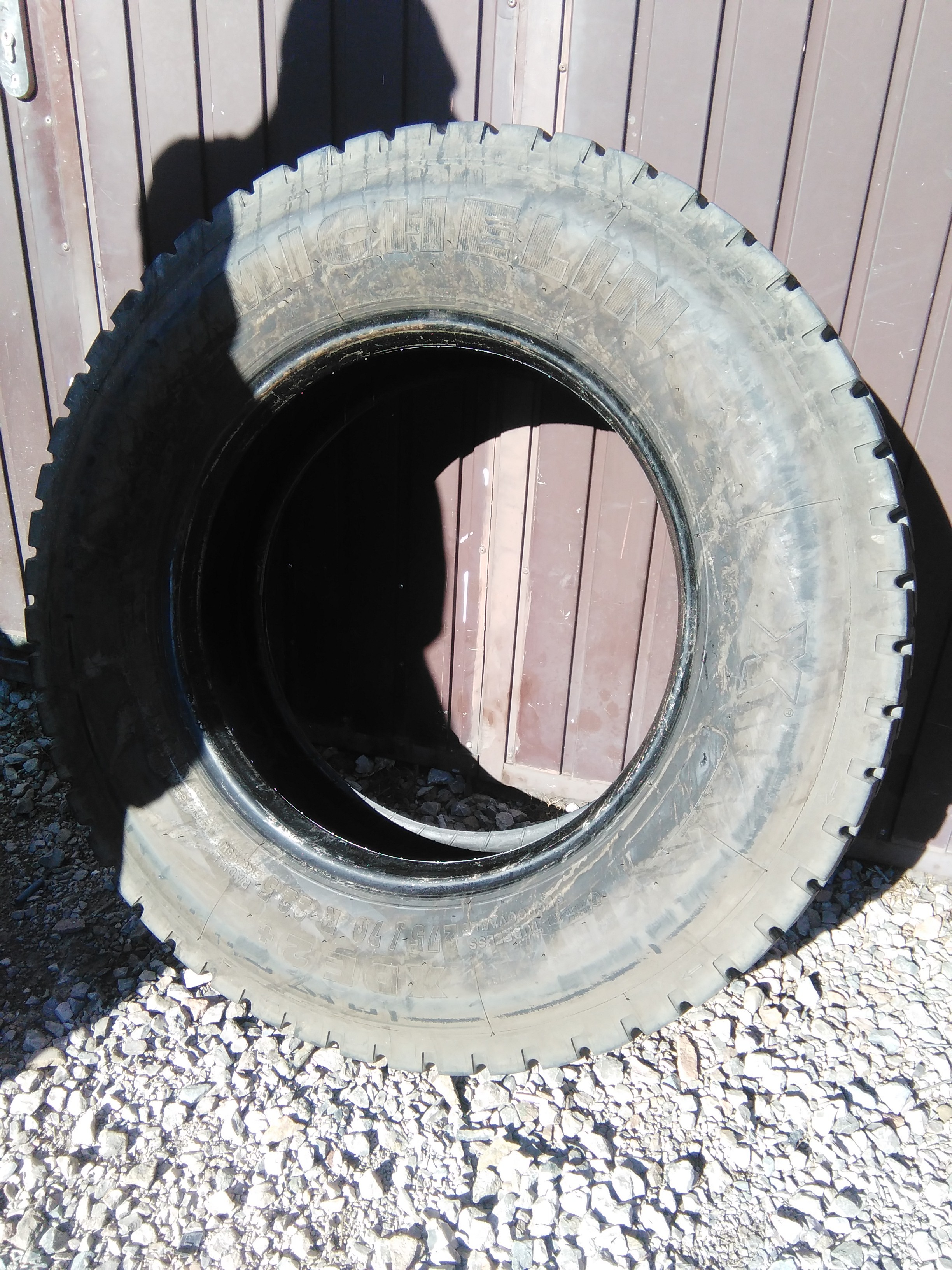 opony 305/70  i 275/70 rozm.22,5 — zdjęcie 2