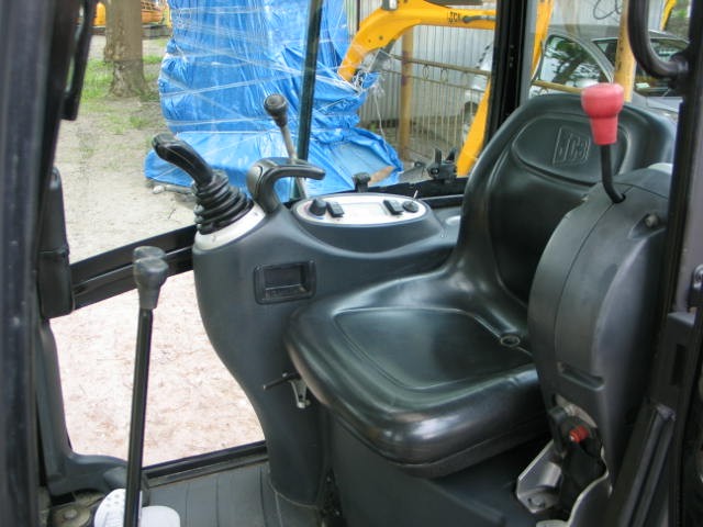 Sprzedam minikoparkę JCB 8016 z 2007 i 2008 roku — zdjęcie 8