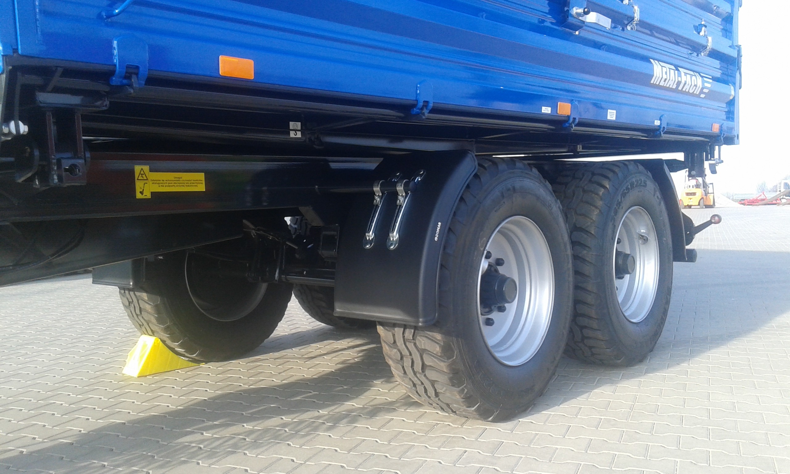 Przyczepa rolnicza ciężarowa firmy Metal-fach T730/1 8T — zdjęcie 6
