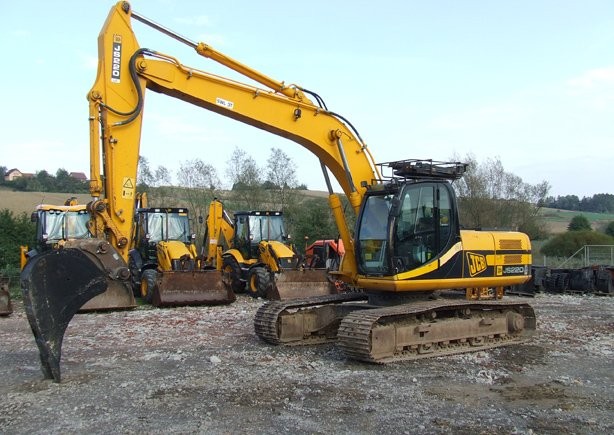 JCB JS 220LC z roku 2006 \\