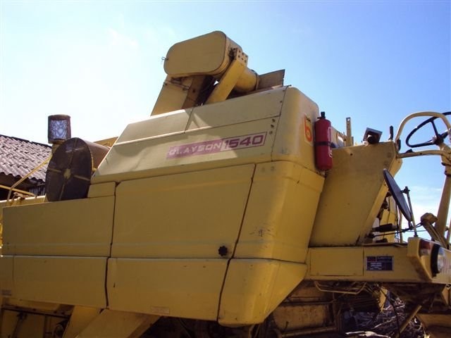 Kombajn zbożowy New Holland 1540 — zdjęcie 2
