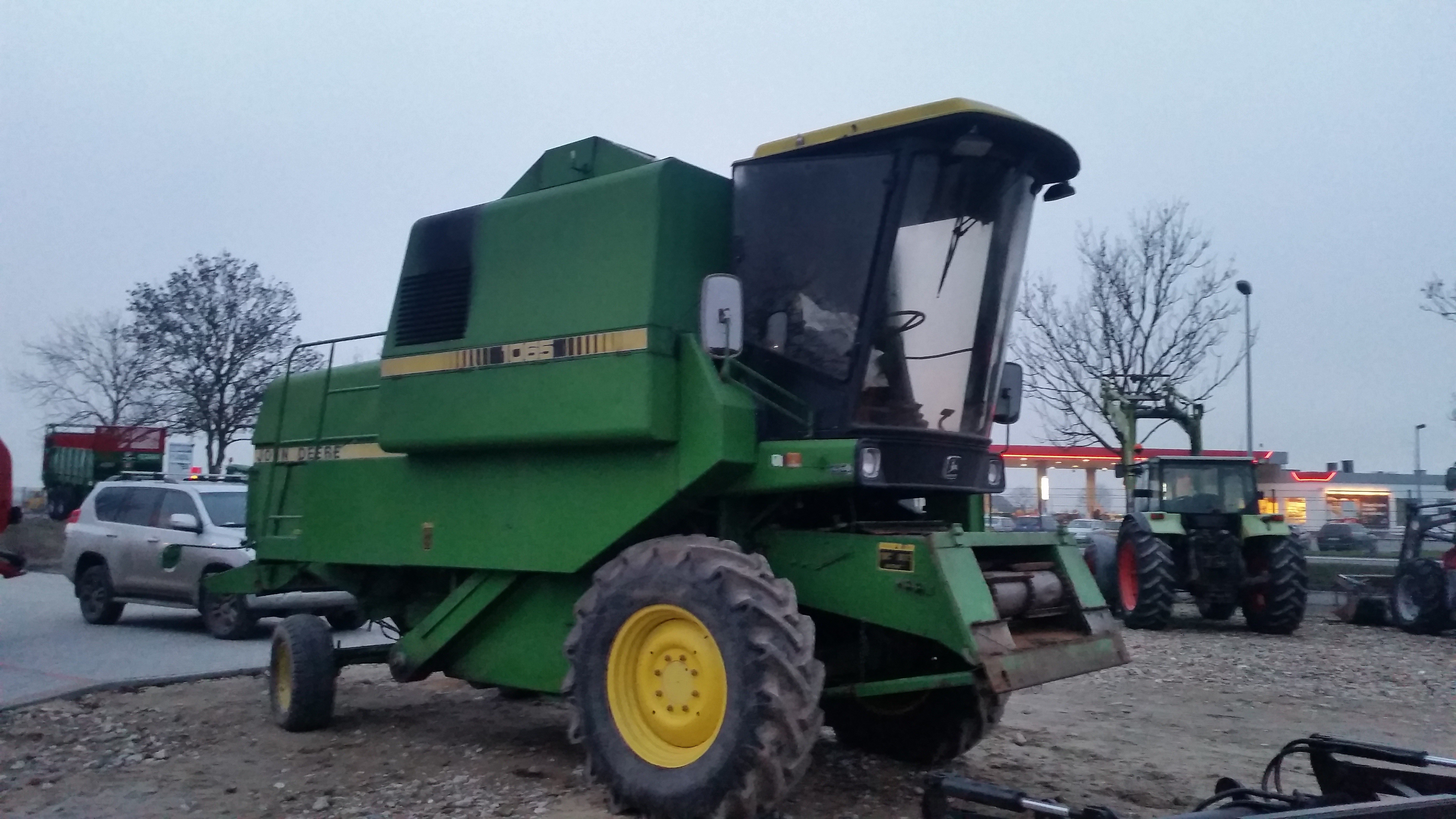 John Deere 1065 kombajn bizon — zdjęcie 2