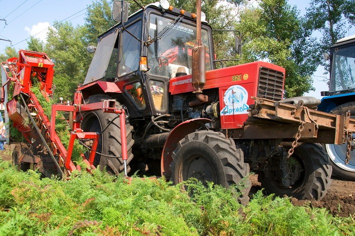  Ukraina. Warzywa, ziemniaki 0,25 zl/kg. Grunty rolne 150 zl/ha. 