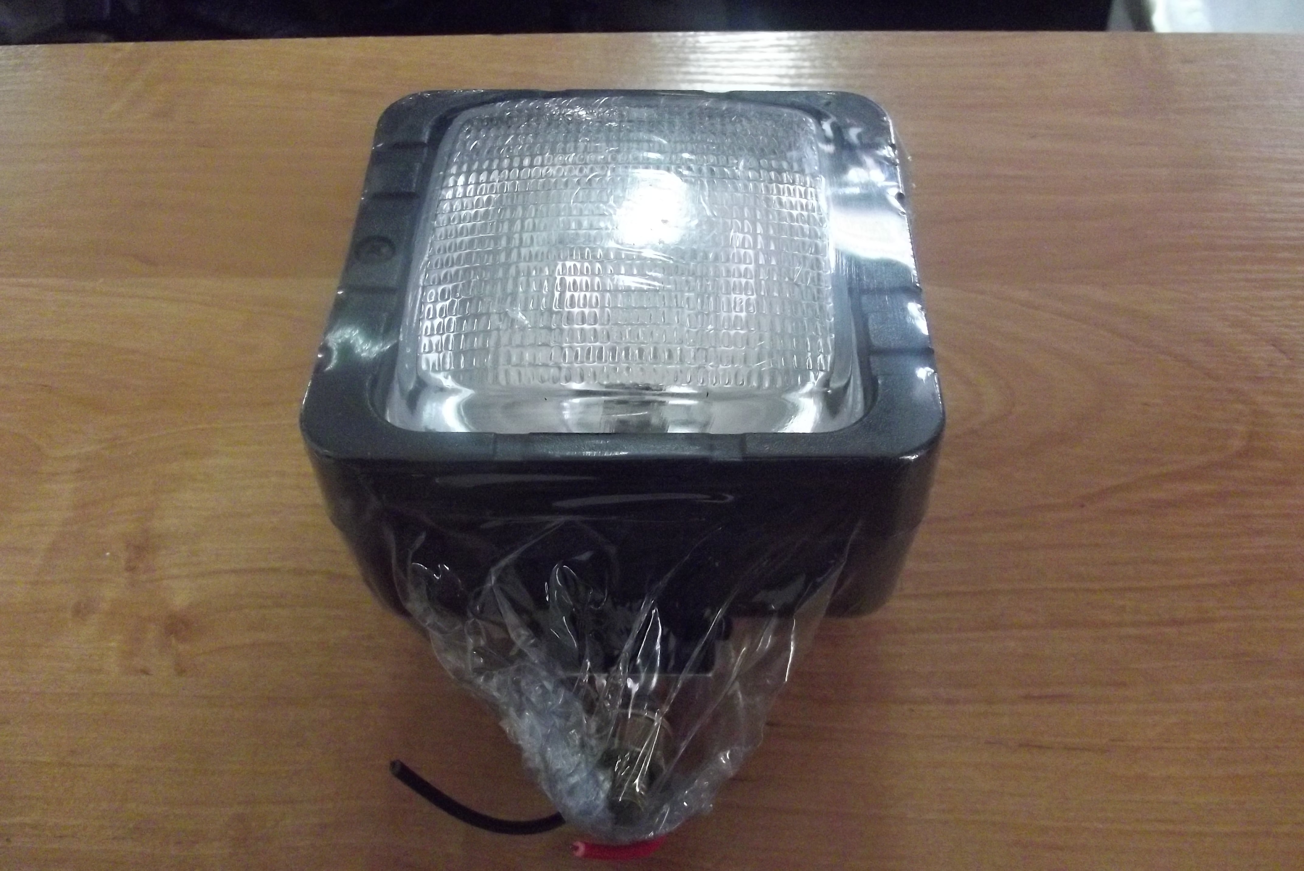 Lampa robocza plastikowa — zdjęcie 1