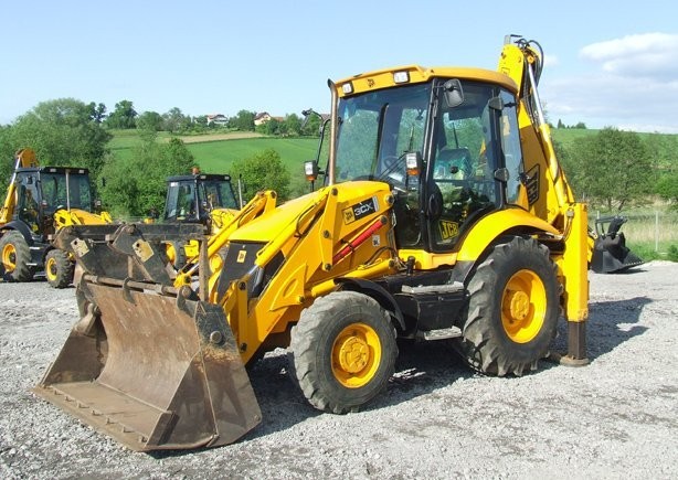 .JCB 3CX Sitemaster z roku 2005.