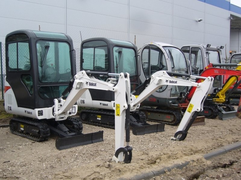 BOBCAT E14 NOWA 15KM  MINI KOPARKA LEASING GWR — zdjęcie 2