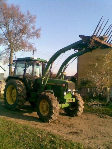 sprzedam ciągnik John Deere 3040 — zdjęcie 2