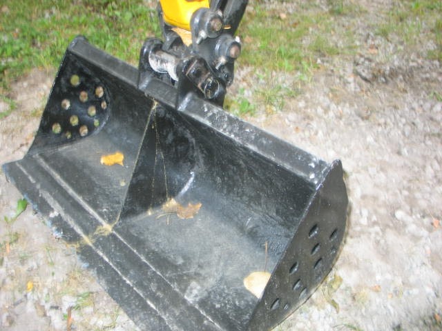JCB 8017 z 2003 roku - koparkikrakow.pl — zdjęcie 7