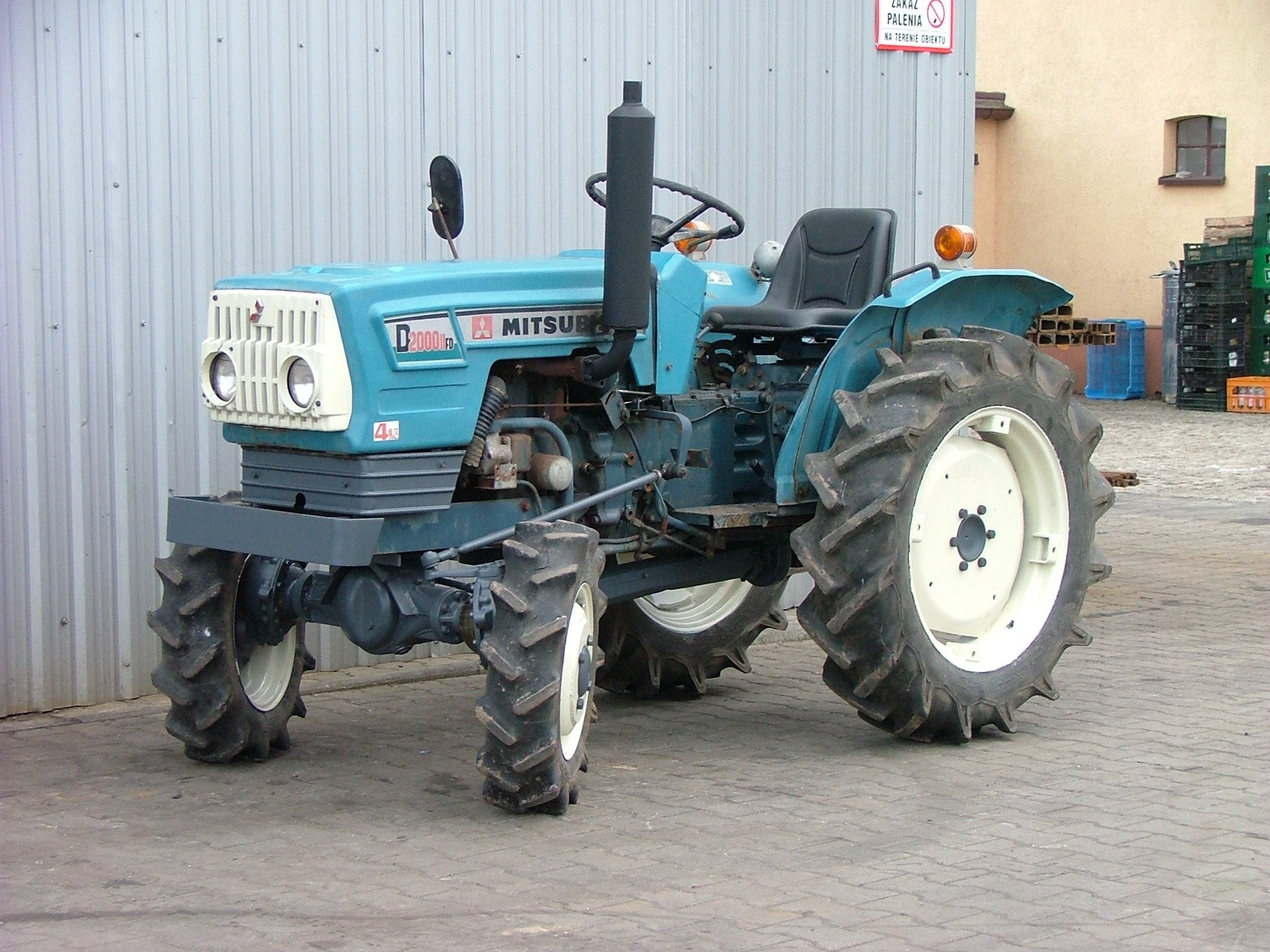 Mitsubishi D2000IIFD - 1985 — zdjęcie 3