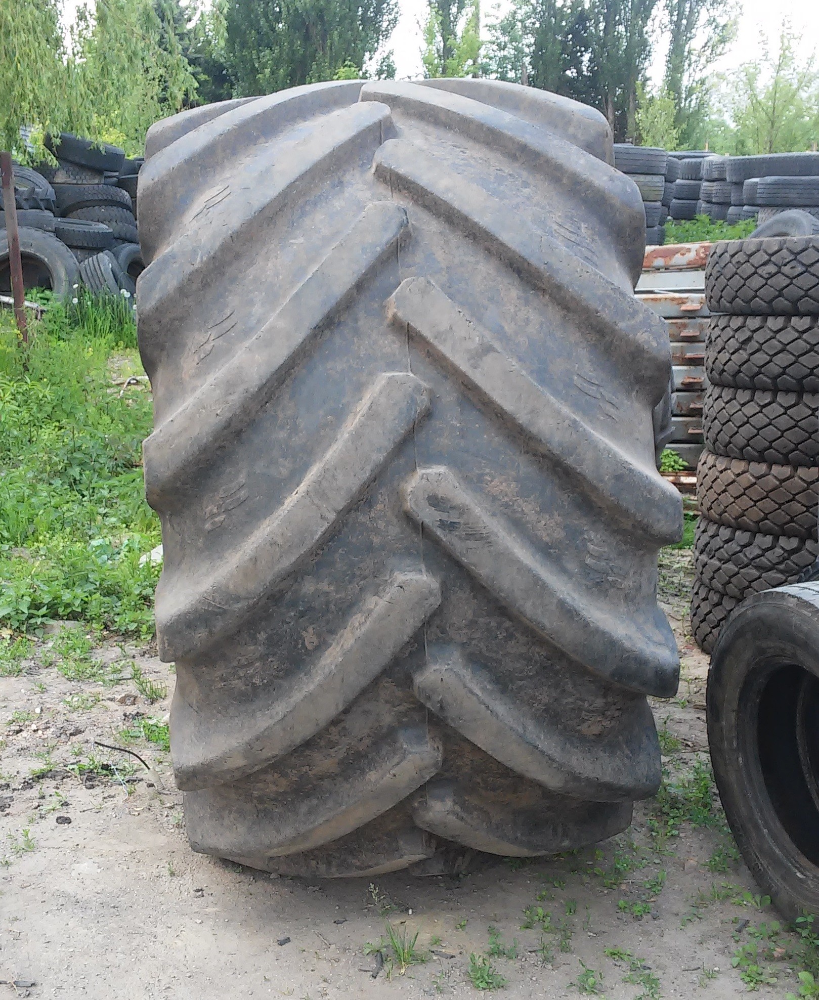 (G980) Opona 1050/50 R32 Alliance  — zdjęcie 1