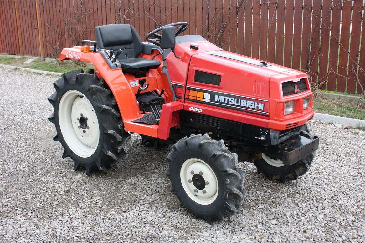 Mitsubishi MT18D 4x4 ciągnik na plantacje borówki, malin, winnicę — zdjęcie 1