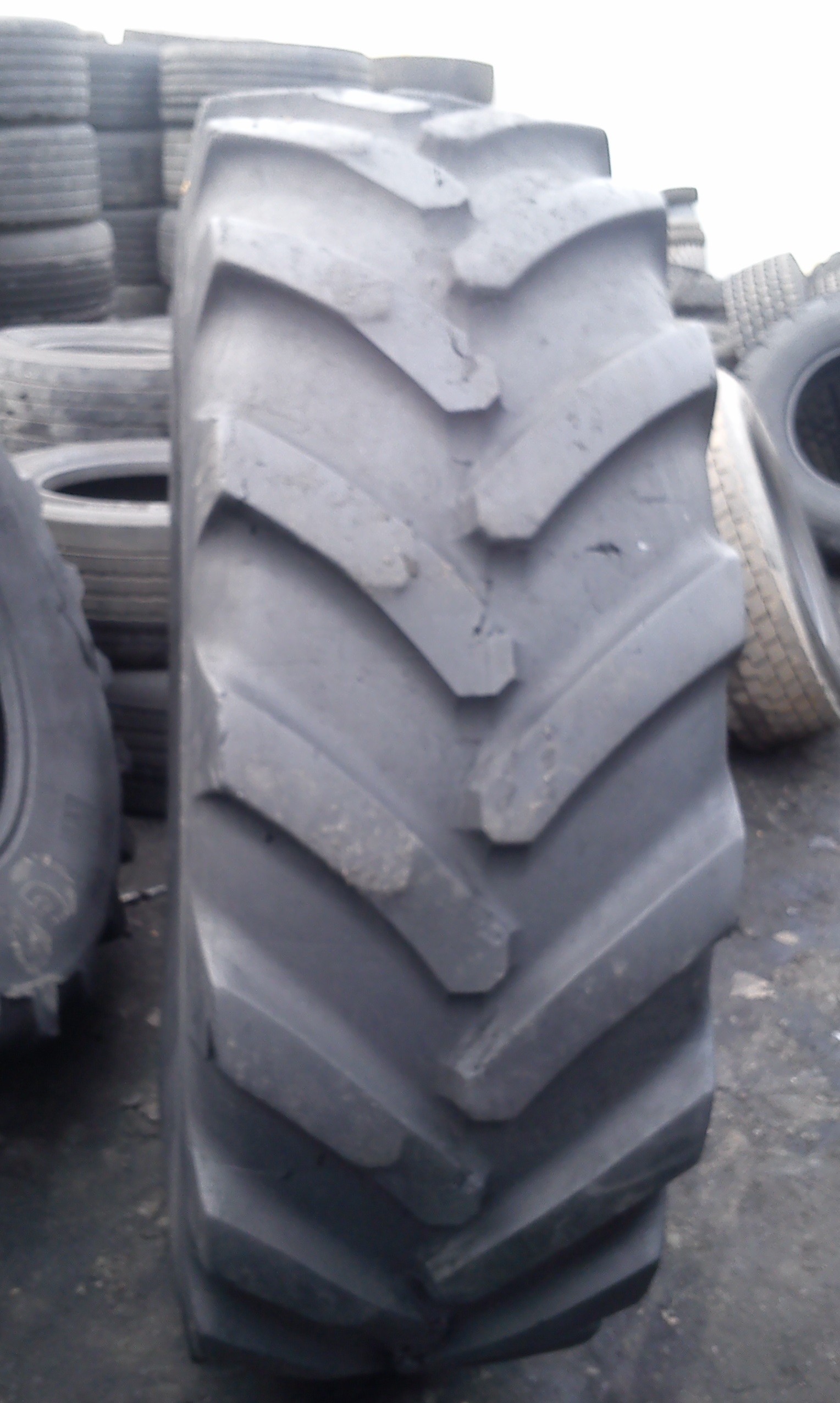 (G907) Opona  520/75 R34 Michelin  XM725 — zdjęcie 1