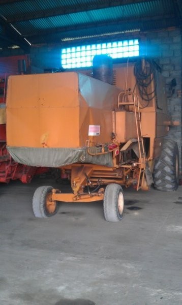 Kombajn Bizon Z056