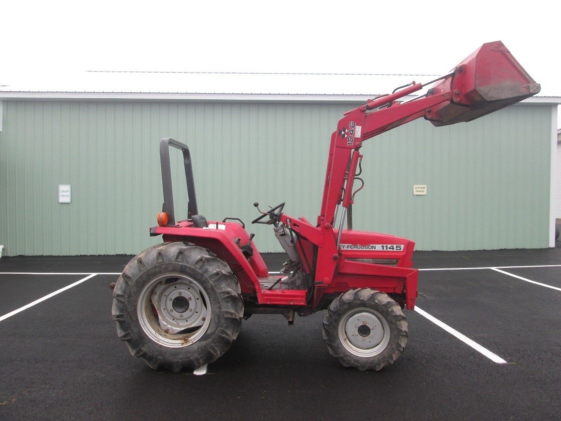 Ciągnik Massey Ferguson II45 — zdjęcie 1