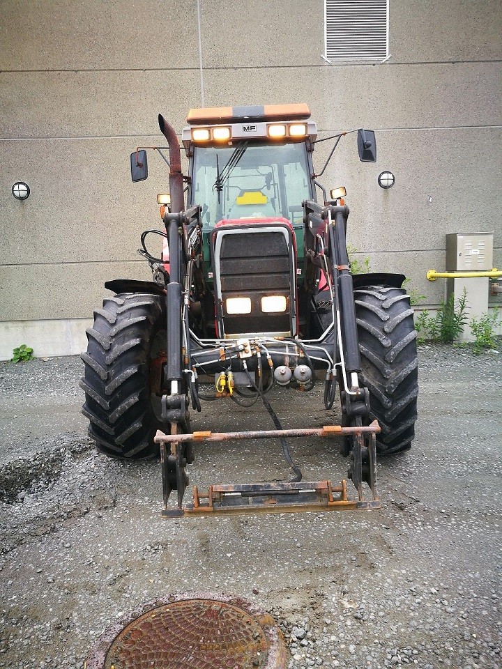 Massey Ferguson 8120 + ładowacz czołowy — zdjęcie 3