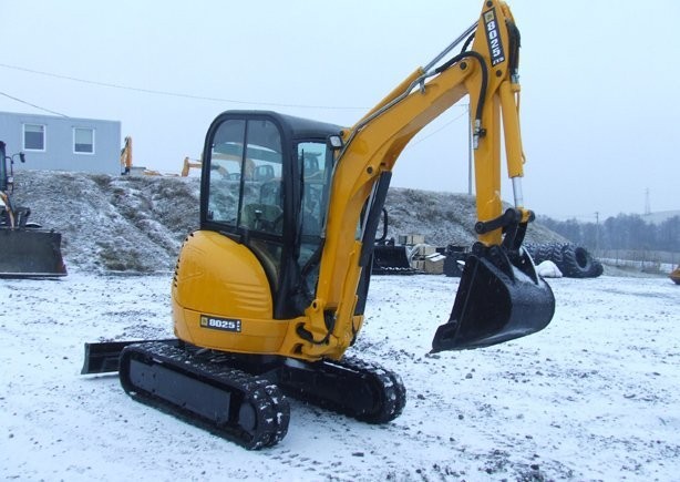 JCB 8025 ZTS rok 2007 Minikoparka — zdjęcie 3