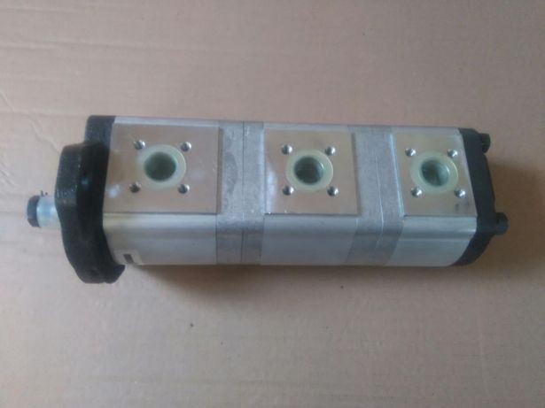 Pompa hydrauliczna Renault 3-sekcyjn 110.54 120.54 133.54 145.54 155.5 — zdjęcie 1