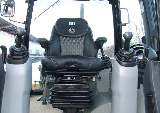 CAT 432 E z roku 2010- demo — zdjęcie 3
