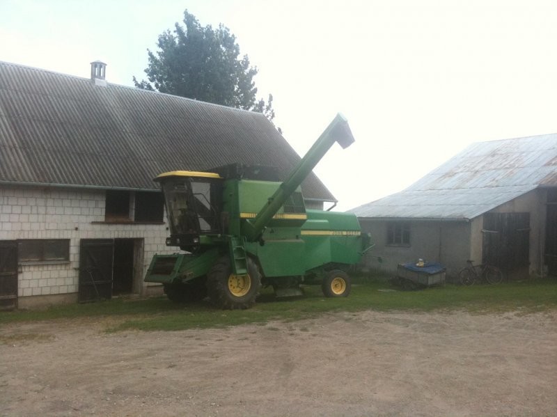 SPRZEDAM KOMBAJN ZBOZOWY John DEERE — zdjęcie 1
