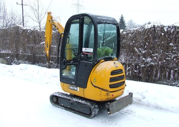 JCB 8014 z roku 2007 — zdjęcie 3