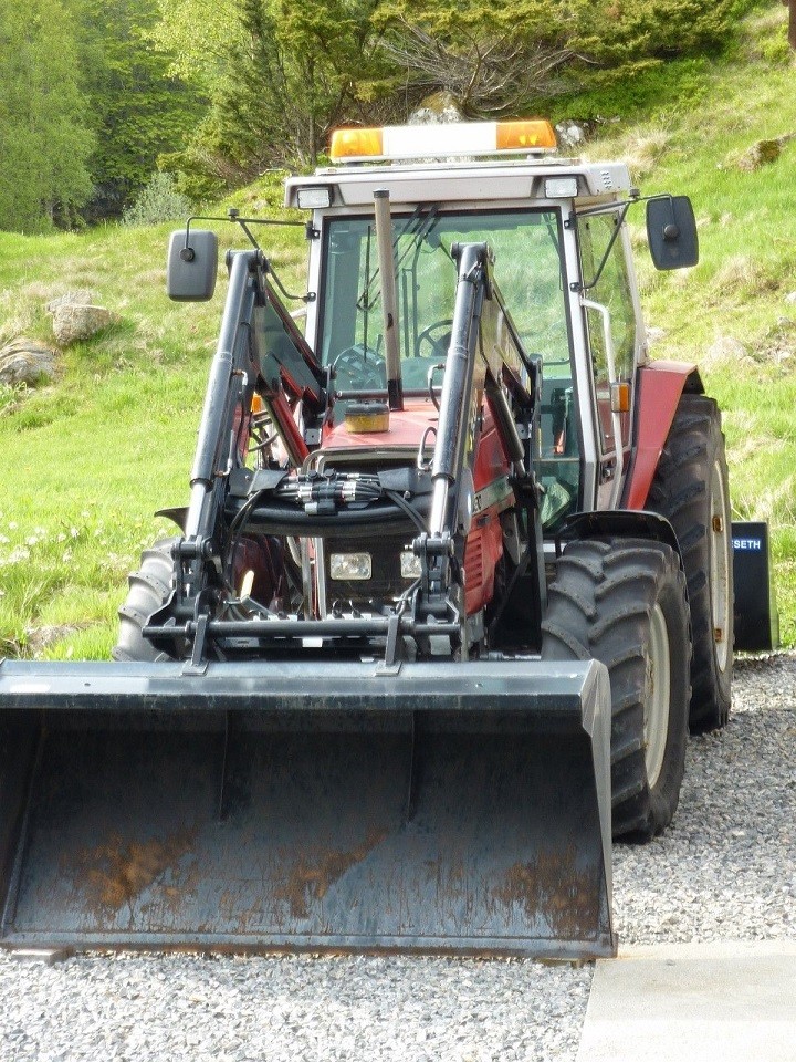 Massey Ferguson 380D — zdjęcie 1