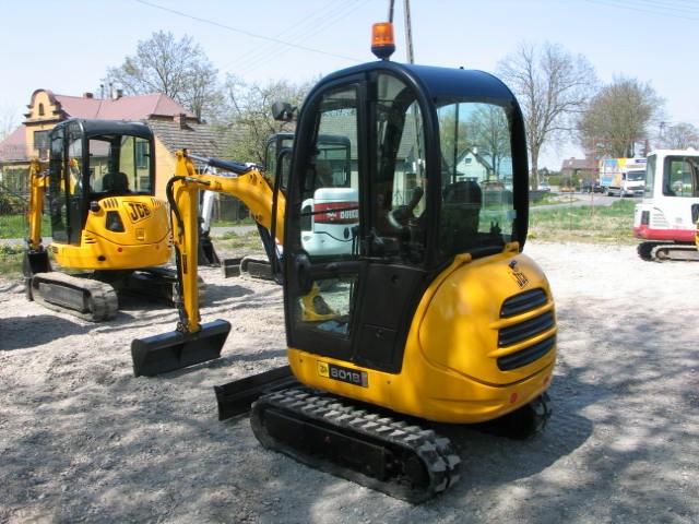 JCB 8018 - 2011 rok — zdjęcie 2
