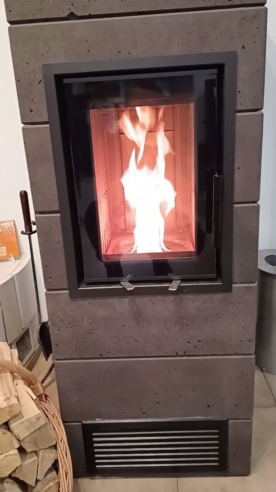 Hybrydowy akumulacyjny piec kominkowy bez prądu. — zdjęcie 1
