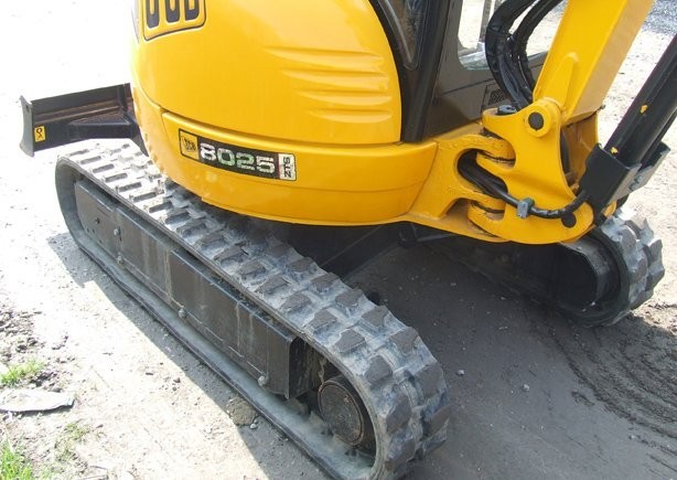 Mini koparka JCB 8025 z roku 2008 — zdjęcie 3