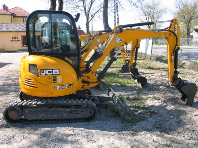 JCB 8030 ZTS - 2010 rok — zdjęcie 1