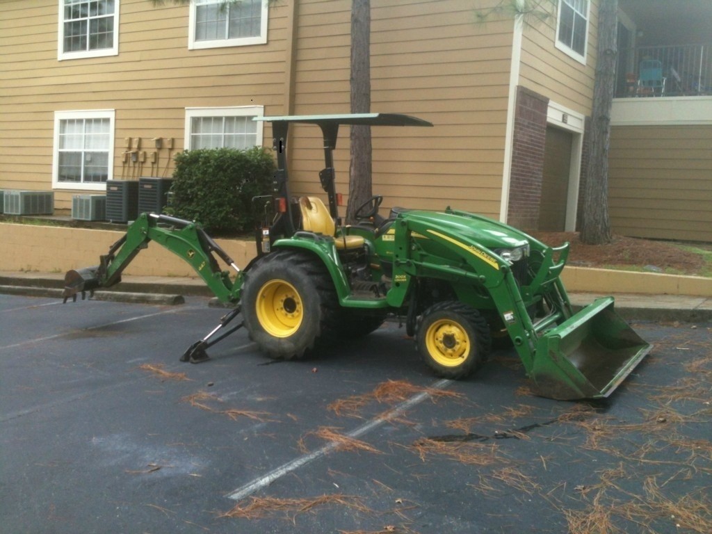 Ciągnik John Deere-3 3 2 0 — zdjęcie 2