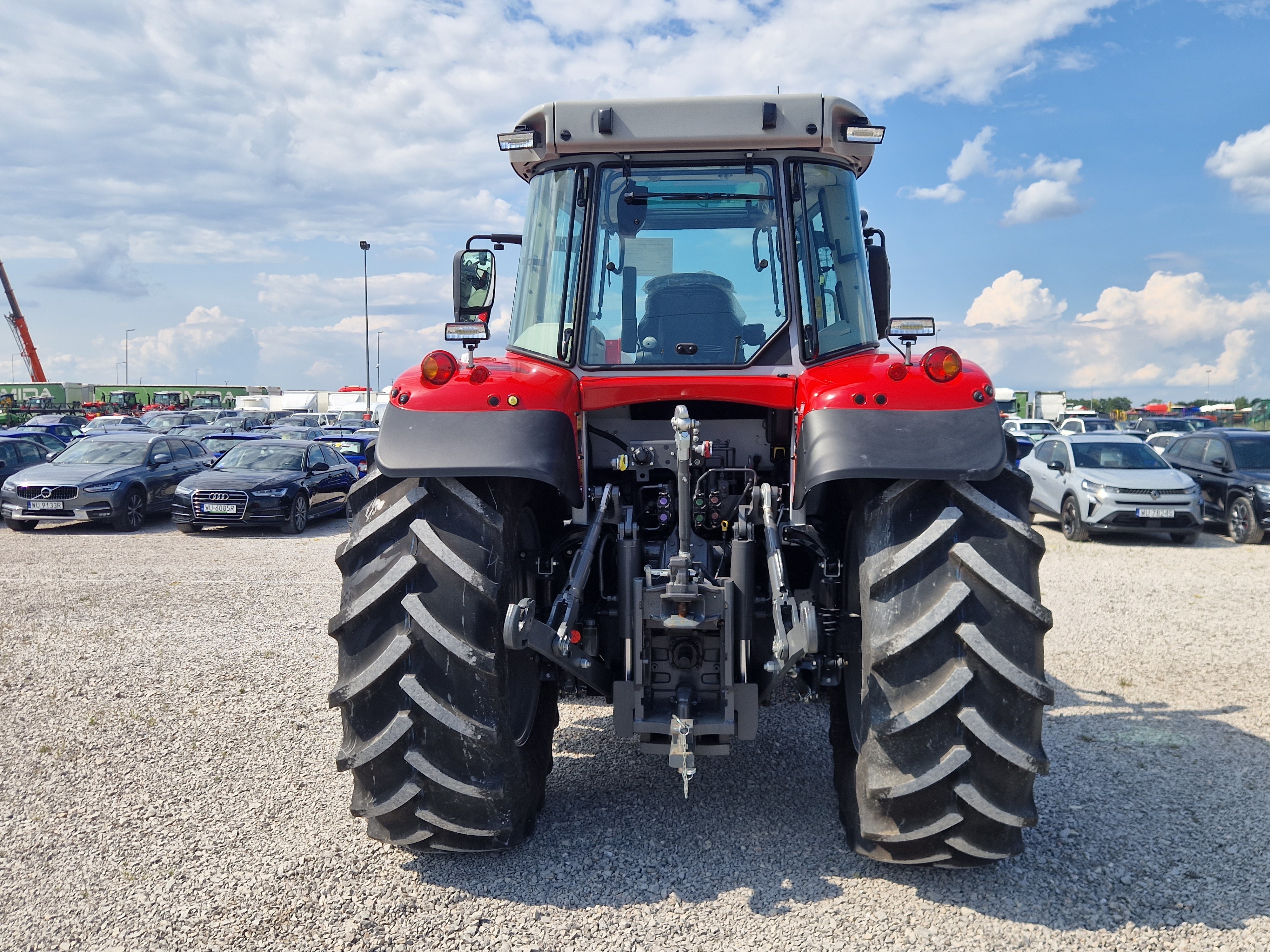 Ciągnik rolniczy Massey Ferguson 6S.145 z ładowaczem czołowym 2023 r. — zdjęcie 4