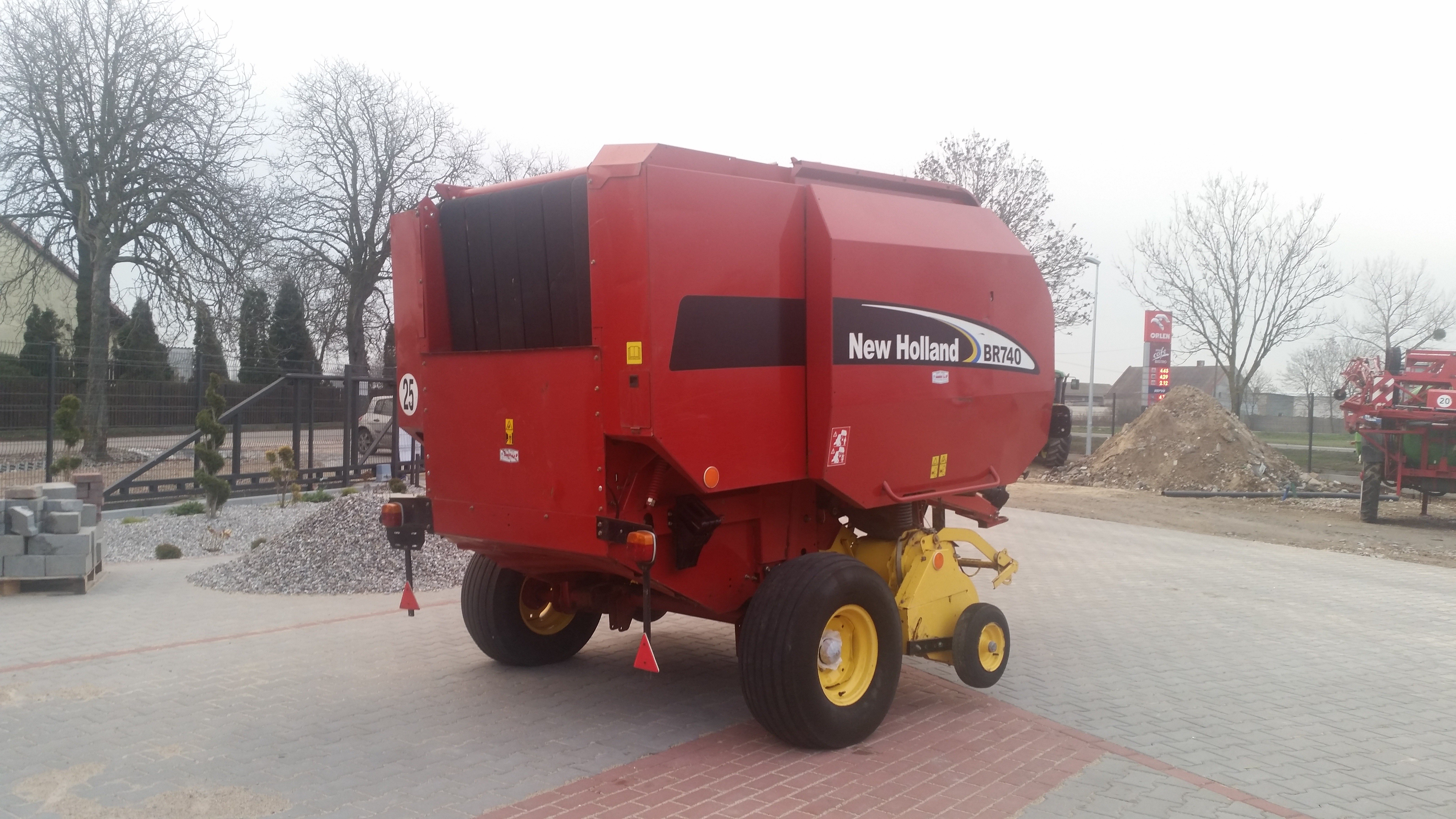 New Holland BR 740 Prasa rolująca — zdjęcie 1