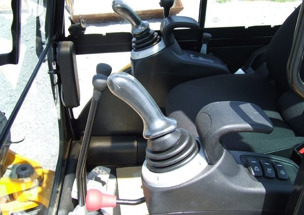Mini koparka gąsienicowa JCB 8025 ZTS - 2011 rok — zdjęcie 4