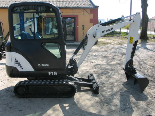 Koparka Bobcat E16 2013 - jak nowa, 3 łyżki — zdjęcie 4