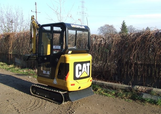 Mini koparka CAT 301.8C z roku 2010 — zdjęcie 3