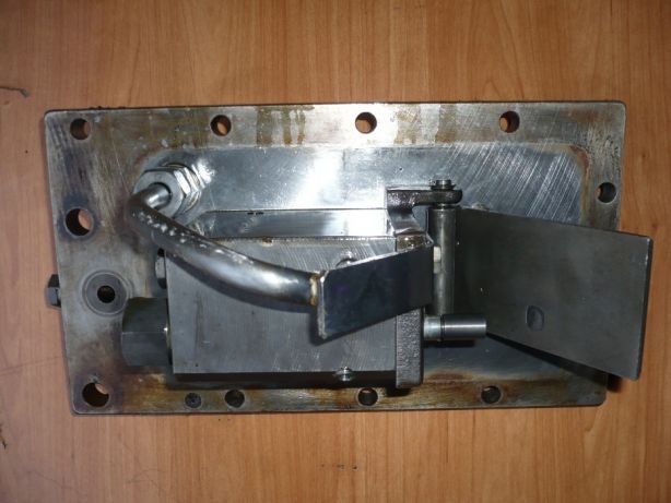 Rozdzielacz hydrauliczny Renault 106,14 110,54 110,13 133,13 145,14... — zdjęcie 1
