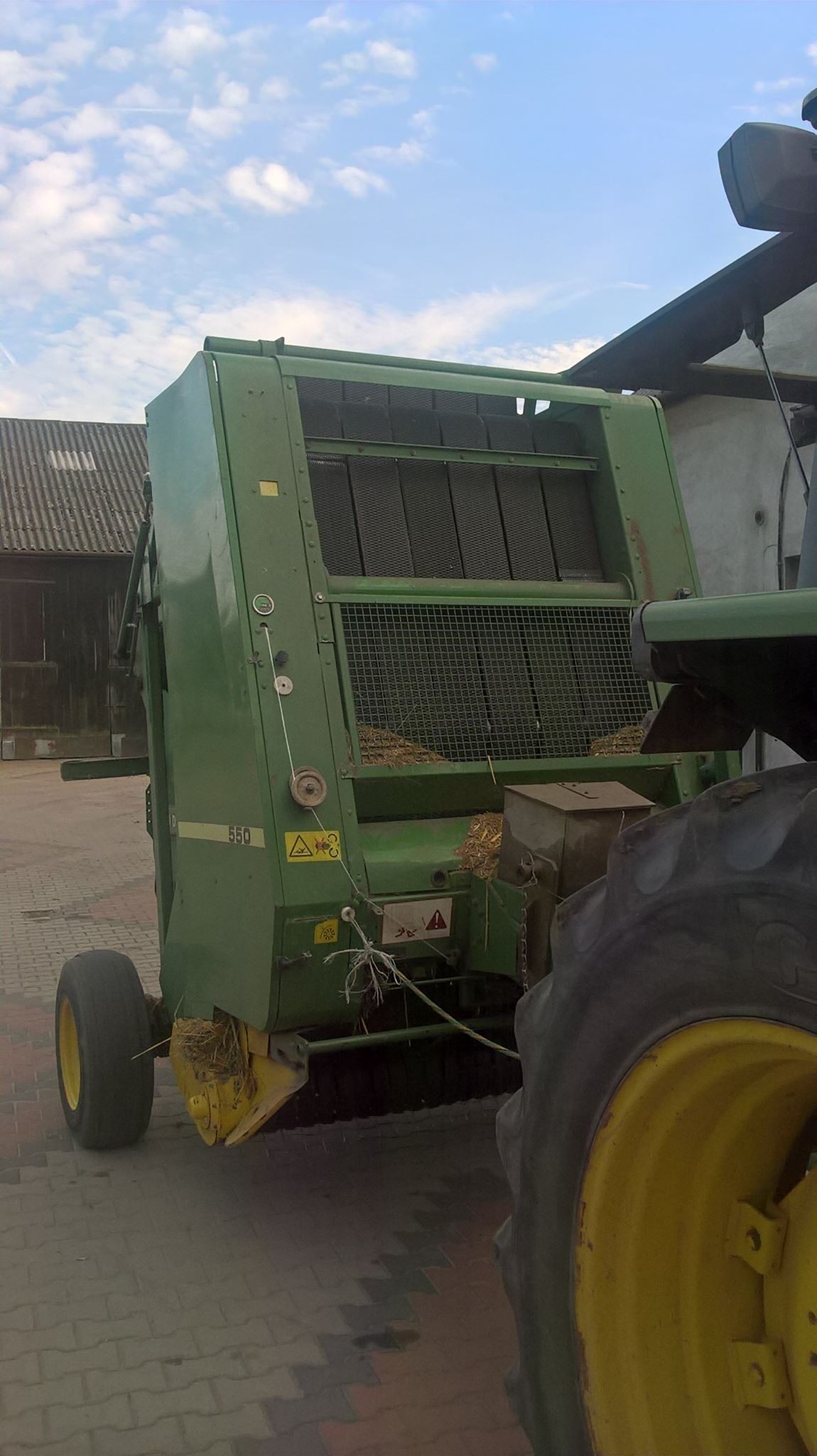 Prasa John Deere 550 — zdjęcie 1