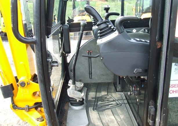 Minikoparka gąsienicowa JCB 8025 ZTS — zdjęcie 4