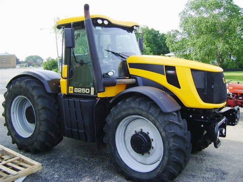 Traktor JCB Fastrac 8250 — zdjęcie 1