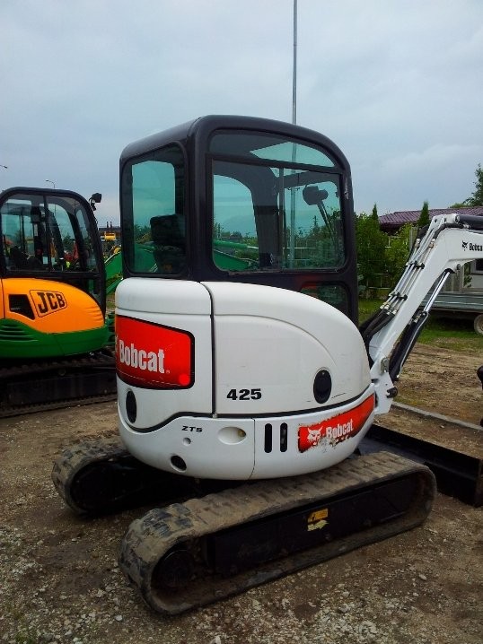 BOBCAT 425 ZTS 2008 28km 1700mth -- koparka leasin — zdjęcie 4
