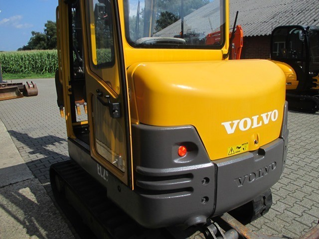 Top koparka Volvo EC25  — zdjęcie 4