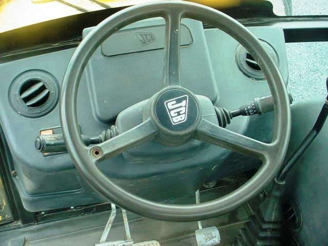 JCB 2CX 4x4 Koparko Ĺadowarka — zdjęcie 4