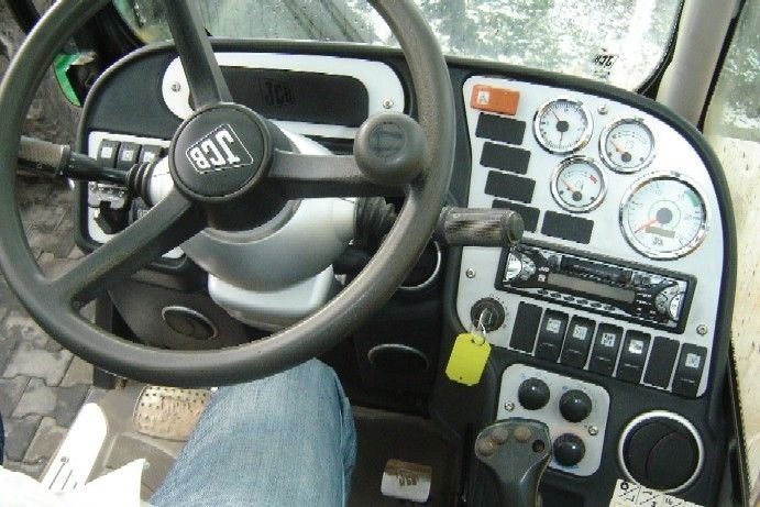 ŁADOWARKA TELESKOPOWA JCB 540-70. UDŹWIG 4 T. KLIMATYZACJA. — zdjęcie 1