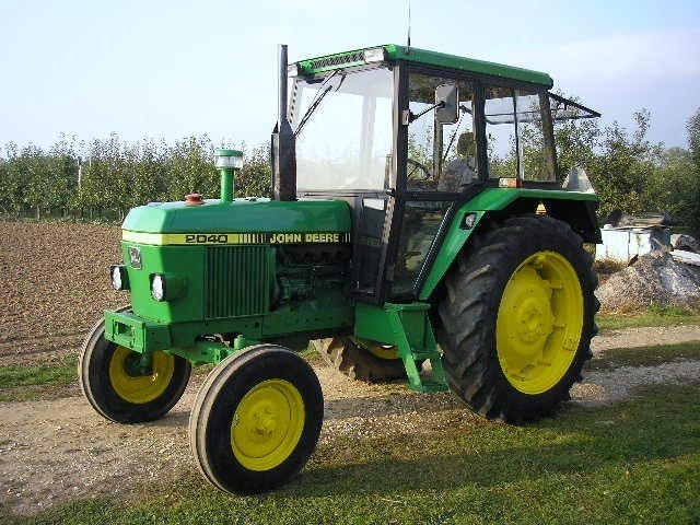JOHN DEERE 2040 — zdjęcie 1