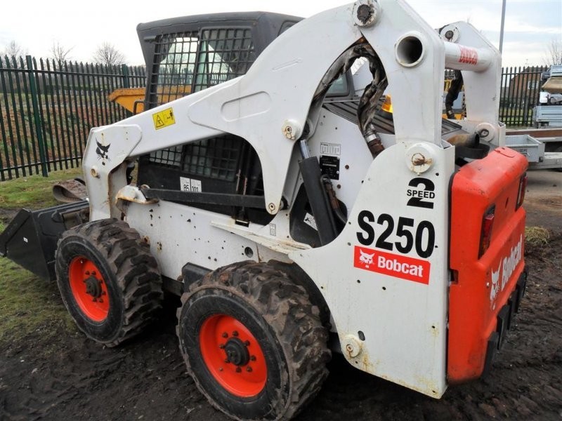 BOBCAT S250 2008r, 1700mth 71KM MINIŁADOWARKA LEAS — zdjęcie 3