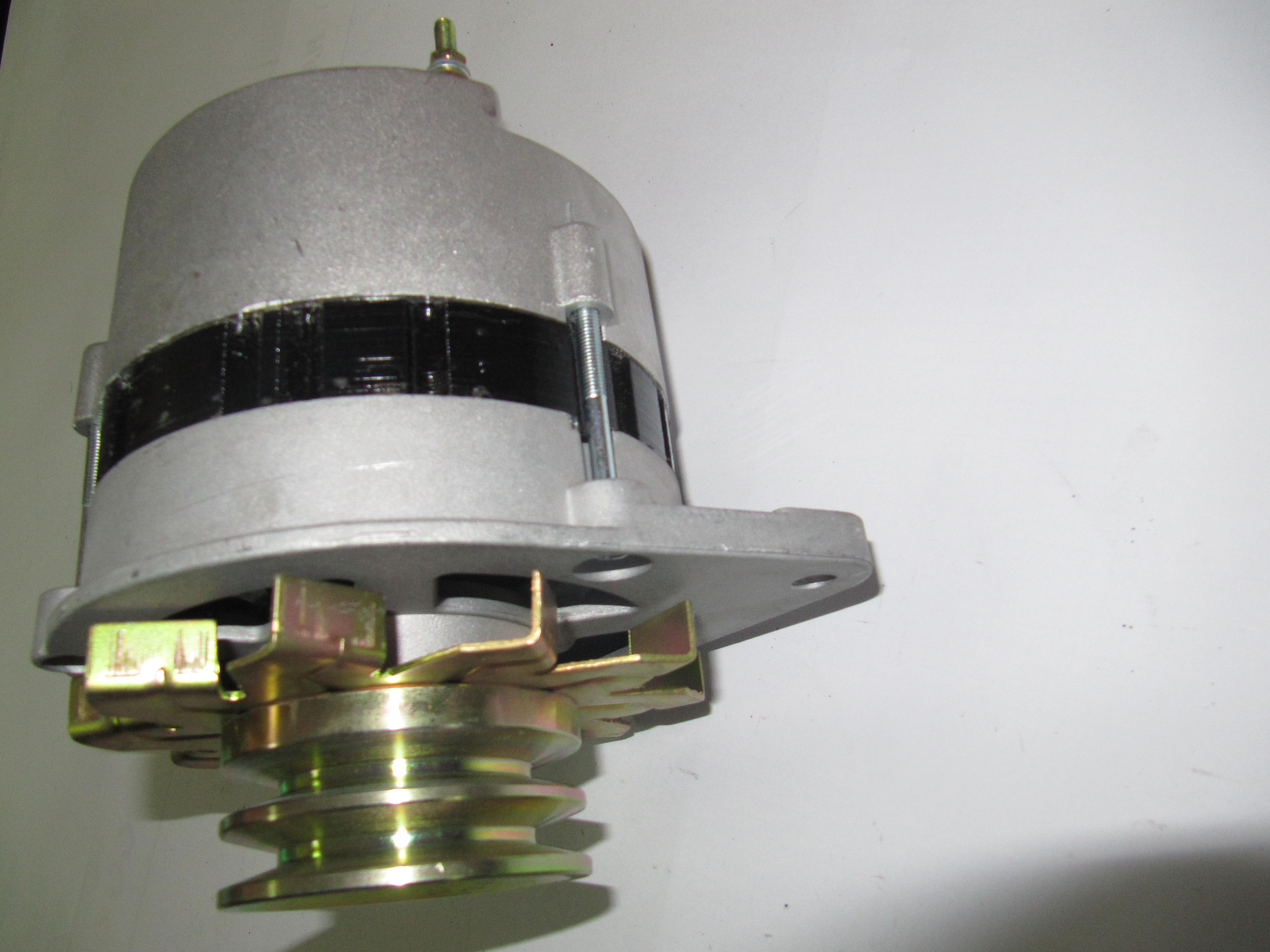 Alternator podwójne koło pasowe wzmocniony 14 V, 70 A URSUS C 385.    — zdjęcie 2
