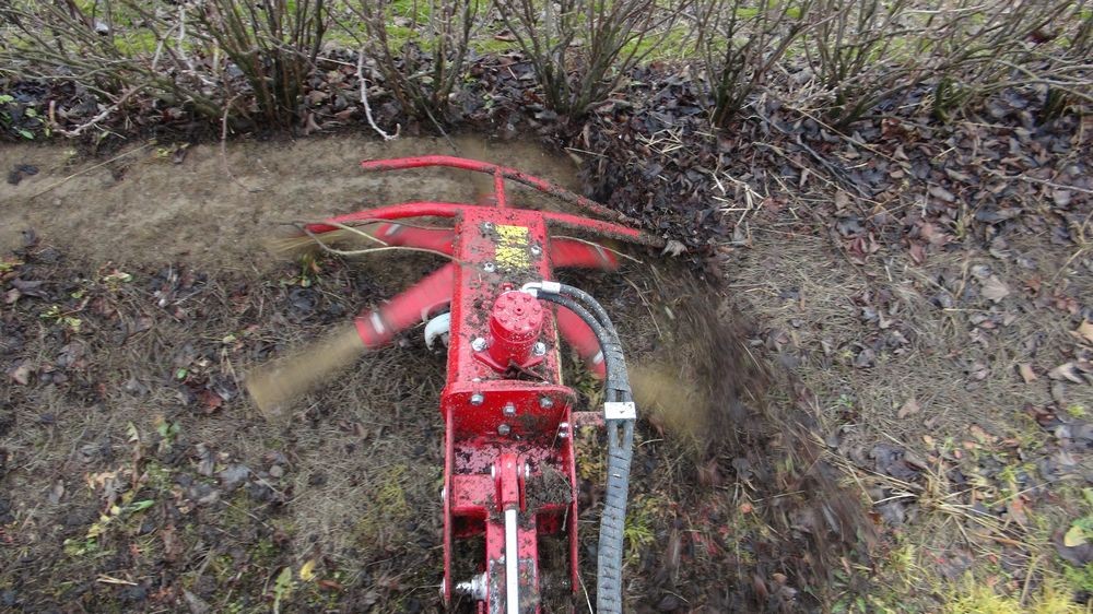 Weremczuk SAVA Wielofunkcyjna maszyna do sadów i plantacji — zdjęcie 3