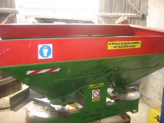 rozsiewacz nawozów 1200l Brzeg — zdjęcie 1